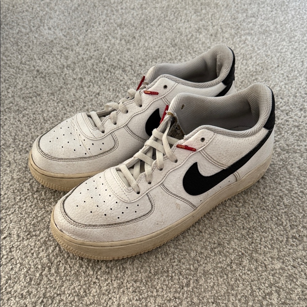Nike Men's White and Black Sneakers